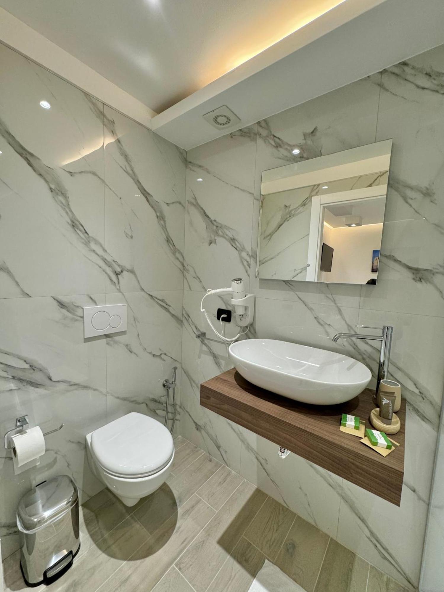 Il Filo Di Arianna Hotel Bari Luaran gambar